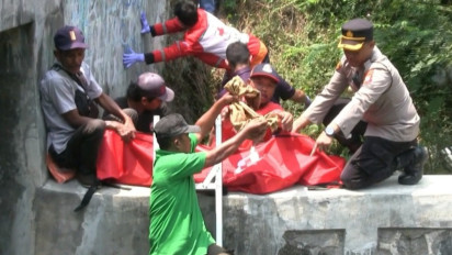 Sepasang Bayi Kembar Ditemukan Mengambang di Sungai, Diduga Dibuang