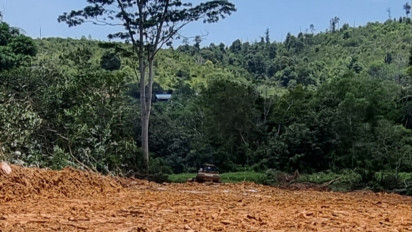 Terkuak! Satu Unit Alat Berat Beroperasi Buka Jalan ke Relokasi Warga Rempang