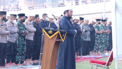Minta Turun Hujan, Shalat Istisqa Dilaksanakan di Halaman Gedung Utama Mapolda Sumsel