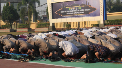 Minta Hujan, Ratusan Polisi dari Polrestabes Palembang Shalat Istisqa