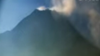 Gunung Merapi Luncurkan Guguran Lava Pijar ke Arah Kali Bebeng dan Kali Boyong Sejauh 1,7 Kilometer