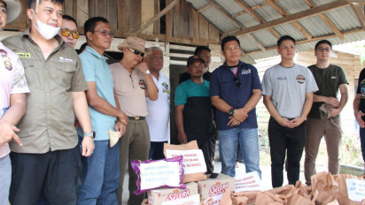 Peduli Warga Dampak Karhutla, Komunitas Jepp 4x4 bersama Polda Sumsel Salurkan Bantuan