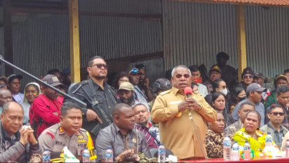 Bupati Mimika Eltinus Omaleng Resmikan RS di Kampung Waa Banti