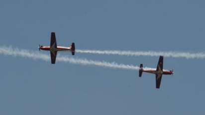 Bocah Perempuan Tewas Tertimpa Pesawat Angkatan Udara Italia yang Jatuh