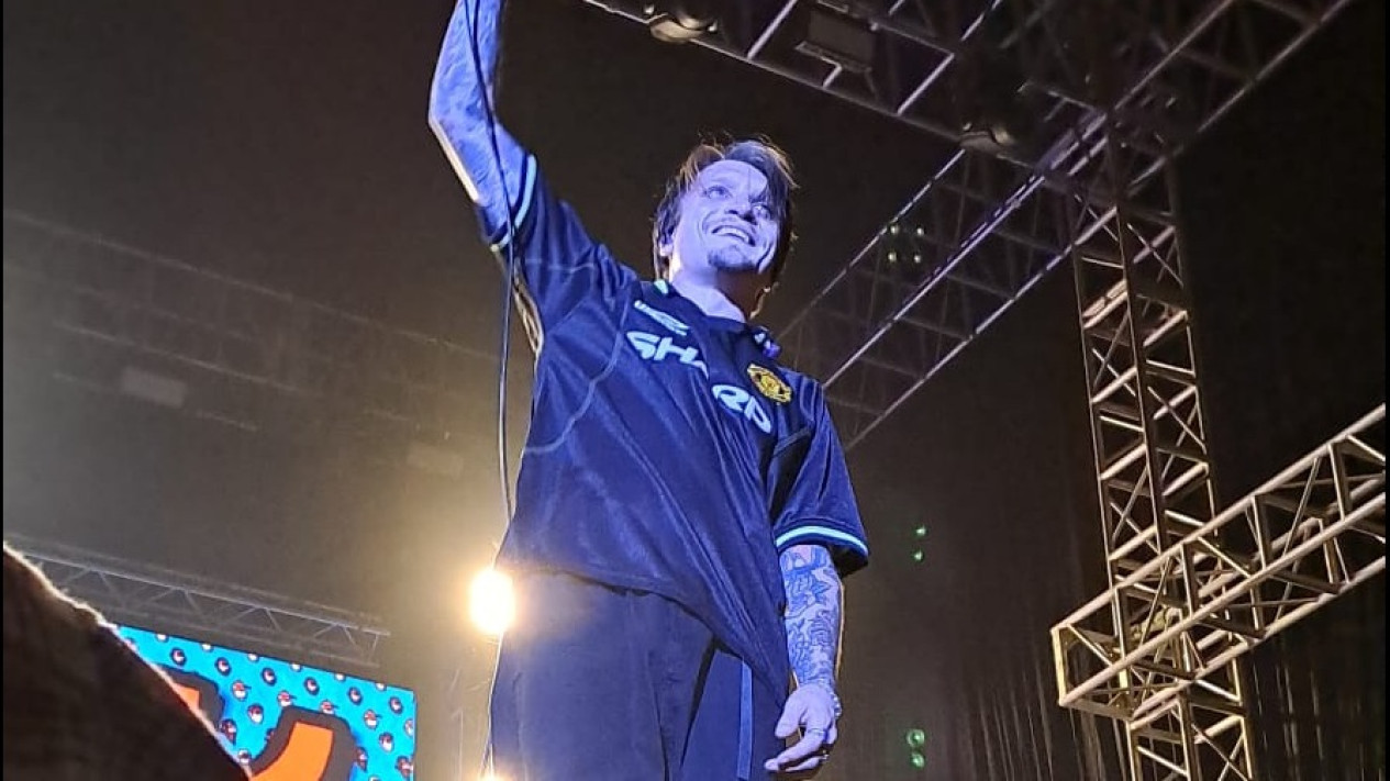 Konser Neck Deep Berbarengan dengan Pertandingan Manchester United, Ben Barlow Tak Henti Tanyakan Skor MU Lawan Brighton
            - galeri foto
