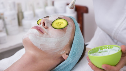 5 Tips Penting Tingkatkan Rutinitas Perawatan Kulit di Usia 60 Tahun untuk Tampil dan Merasa Lebih Muda