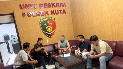 Sempat Viral di Media Sosial Mesum di Depan Rumah Warga, Seorang WNA Italia Diamankan Polsek Kuta