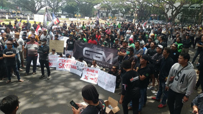 Tuntut Aplikator Terapkan Tarif Dasar Sesuai Kepgub Jatim, Ratusan Driver Ojol se Malang Lakukan Aksi Demo