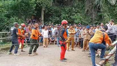 Hingga Hari Kedua, Mayat Pasutri Korban Hanyut Mini Bus Terjun ke Jurang Sedalam 200 Meter di Dairi Belum Ditemukan