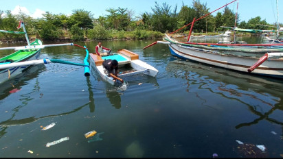 Salut! Warga Pesisir Mandar Banyuwangi Sulap Muara Kumuh Jadi Pasar Ikan Bakar 