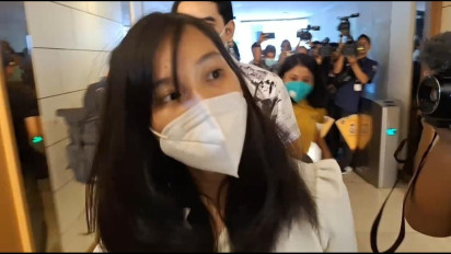 Penuhi Pemeriksaan Polisi Terkait Film Porno, Virly Virginia Tersenyum dan Mengaku Siap