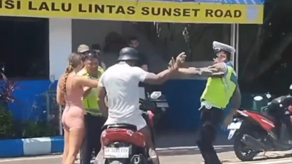 Bule Langgar Lalu Lintas dan Dorong Polisi di Bali, Dibebaskan