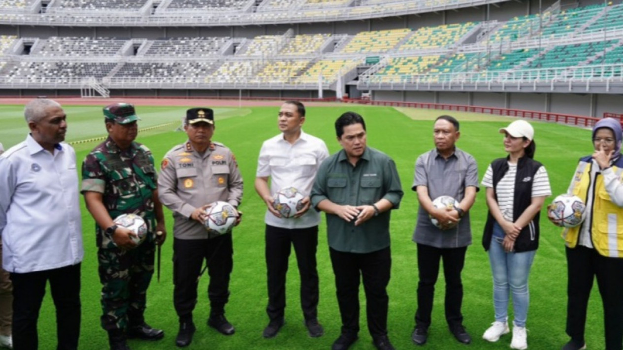 Menteri Basuki Ditelepon Erick Thohir, Persebaya Akhirnya Bisa Jamu Arema FC di Stadion GBT
            - galeri foto