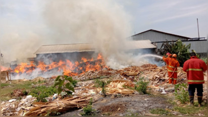 Pabrik Triplek di Kertosono Nganjuk Ludes Dilalap Jago Merah, Ini Penyebab dan Kerugiannya