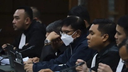 Johnny G. Plate Jalan-jalan ke Spanyol Pakai Anggaran Bakti Kominfo Rp5 Miliar, Hakim ke Saksi: Jangan Ngarang!