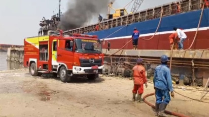 Sebuah Kapal Kargo terbakar di Bangkalan, Sejumlah Mobil Damkar Diterjunkan