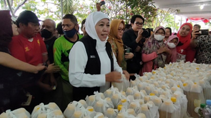 Ratusan Warga Madiun Serbu Beras dan Sembako Murah yang Digelar Pemprov Jatim