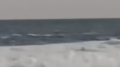 Terekam Video Amatir Warga, Seorang Pria Ceburkan Diri ke Laut Pantai Keramas, Gianyar