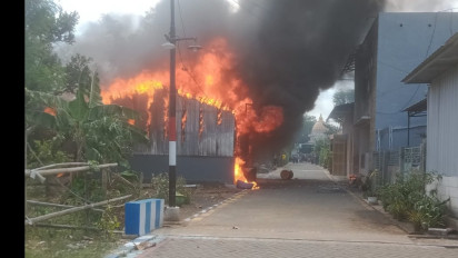 Korsleting Listrik, Gudang Material Percetakan Milik Warga Singosari Habis Terbakar