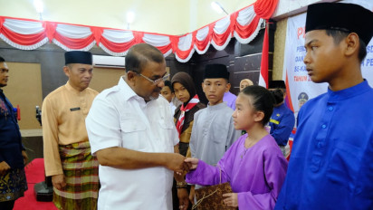 Pemerintah Kabupaten Karimun Bagikan Seragam Gratis untuk Peserta Didik SD dan SMP