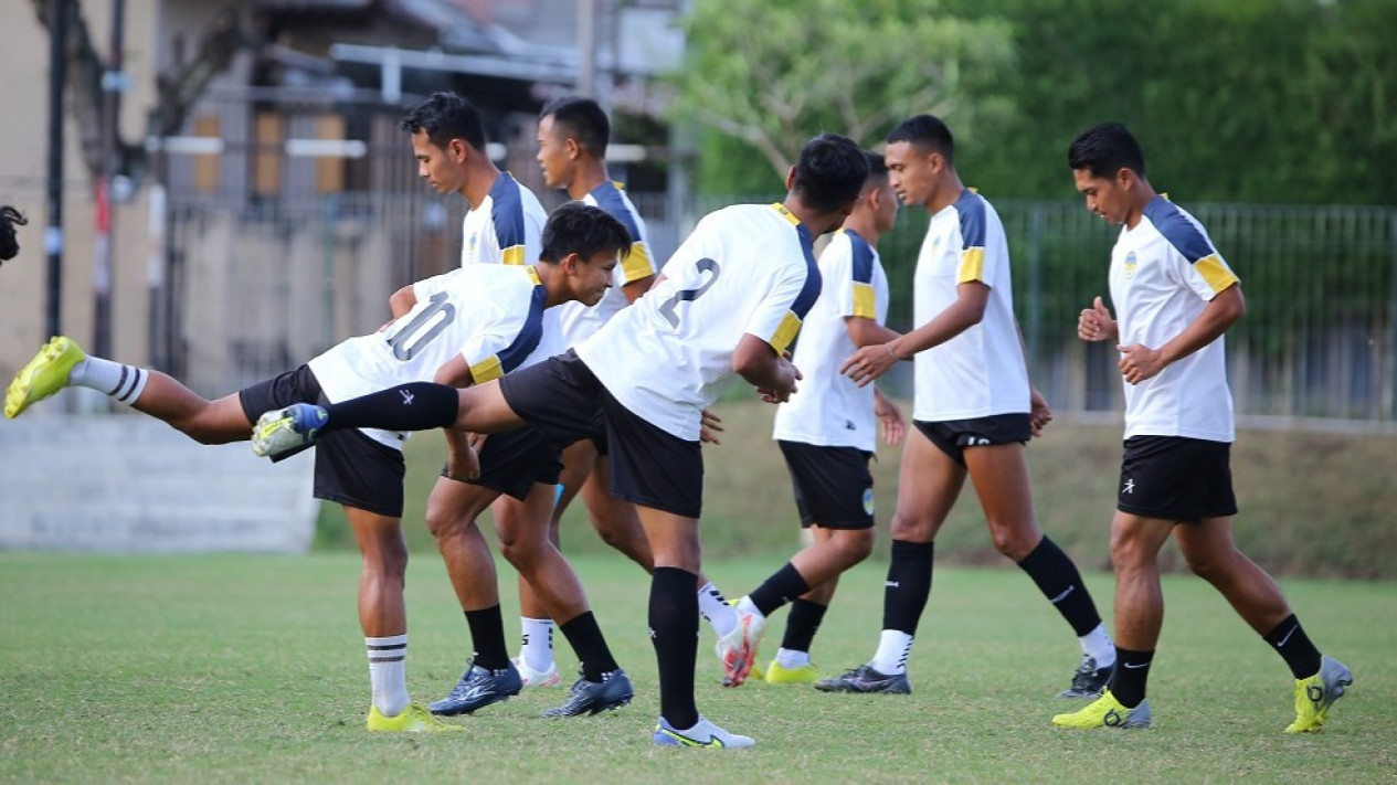 Jelang Lawan Perserang Serang, PSIM Matangkan Antisipasi Umpan Silang dan Penyelesaian Akhir
            - galeri foto