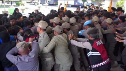 Diwarnai Saling Dorong dan Kejar-Kejaran, Aksi Demonstrasi PMII Lumajang Berlangsung Ricuh