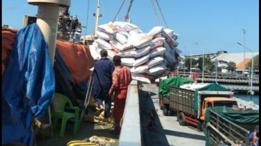 Banyuwangi Kirim Beras Impor ke Tiga Daerah Krisis Pangan