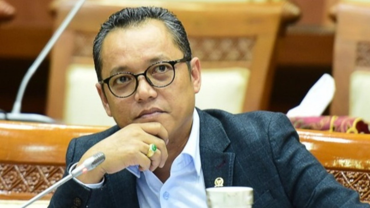 Isu Duet Ganjar dan Prabowo di Pilpres 2024, Deddy Yevri: Nyaris Mustahil
            - galeri foto