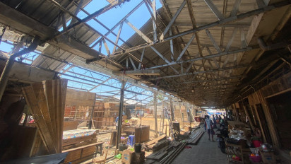 Pekerja Bangunan di Semarang Terluka Usai Jatuh dari Atap di Relokasi Pasar Johar MAJT