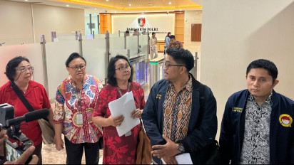 Rombongan Lansia Eks Guru Besar IPB Histeris di Mabes Polri, Tuntut Keadilan ke Kapolri