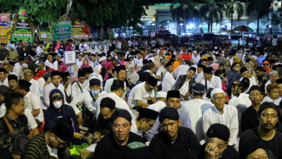 Meriahnya Pesta Rakyat Kenduren Massal di Kudus, Santap 474 Tumpeng Ingkung