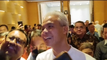 Ditanya Nama Bacawapres yang Dampingi Dirinya, Ganjar Minta Warga Surabaya Bersabar