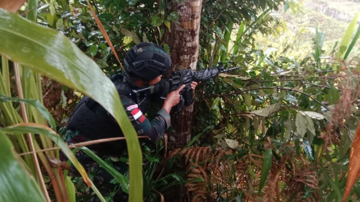 Aparat Tembak Mati Anggota KST Papua Pegunungan Bintang Usai Bakar Pasar
            - galeri foto