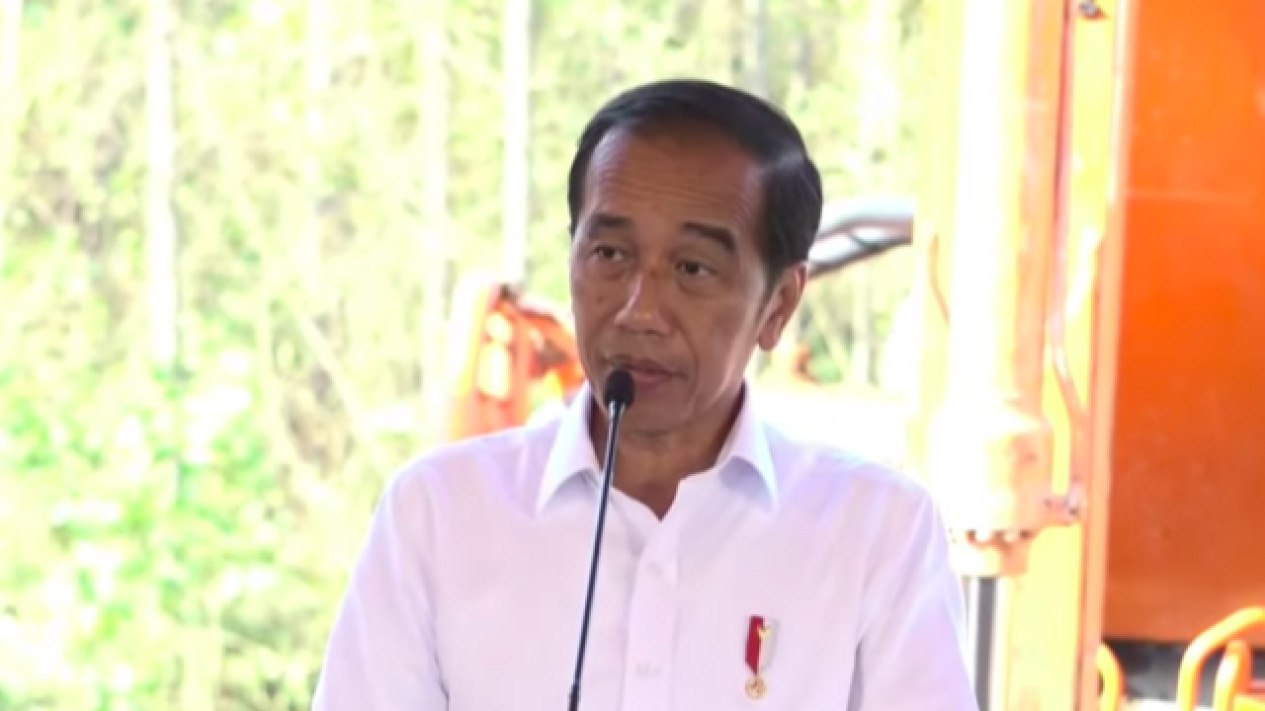 Kaesang "Sang Mawar" Kader PSI, Gibran Kader PDIP. Jokowi: Anak-Anak Saya Seperti Itu!
            - galeri foto