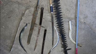 Hendak Tawuran, 12 Remaja dengan Berbagai Jenis Senjata Tajam Ditangkap di Jakbar