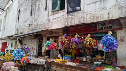 Berkah Maulid, Penjual Bungkus Telur Hias di Banyuwangi Banjir Pesanan