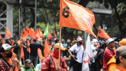 Ratusan Buruh Unjuk Rasa Geruduk Patung Kuda, Enam Poin Ini yang Jadi Tuntutan