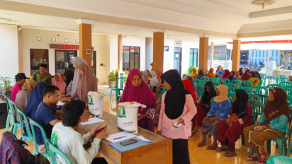 Harga Melambung Tinggi, 122.000 Lebih Keluarga di Banyuwangi Terima Bansos Beras