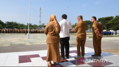 Bupati Pohuwato Berkantor di Bekas Rumah Jabatan Setelah Kantor Dibakar