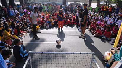 Gelar Road Show Semarak Piala Dunia U-17, Pemkot Surabaya Gelar Lomba Juggling di CFD Taman Bungkul