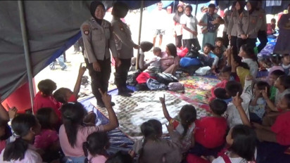 Anak dan Balita Saksi Kerusuhan Seruyan Menjalani Trauma Healing di Kamp Pengungsian