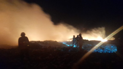 TPA Kopiluhur Kota Cirebon Kembali Terbakar, Kepulan Asap Tumpukan Sampah Ganggu Pengguna Tol Palikanci