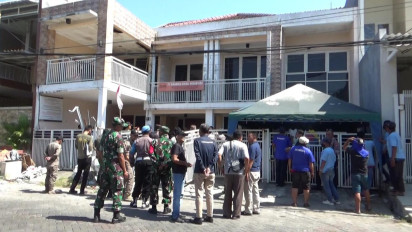 Juru Sita PN Surabaya Lakukan Eksekusi Rumah Senilai 1,8 Miliar di Kawasan Nginden Intan