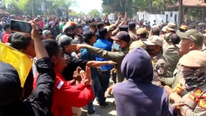 Demo Peringatan 4 Tahun Tragedi Tewasnya Dua Mahasiswa di Kendari, Pendemo Bentrok dengan Satpol PP