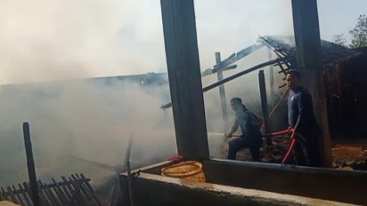 Kurang Hati-Hati saat Bakar Sampah, Kandang Sapi Milik Warga di Ponorogo Ikut Terbakar