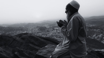 Doa Dahsyat yang Bisa Bikin Utang Lekas Lunas, Ustaz Adi Hidayat: Baca Sebelum Tidur