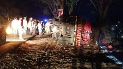 Hendak Padamkan Api, Mobil Damkar Jeneponto Tabrak Pohon, 8 Petugas Mengalami Luka