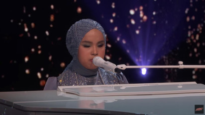 Putri Ariani Bawakan Lagu Elton John dan George Michael di Final AGT 2023, Dapat Standing Ovation hingga Dipeluk Simon