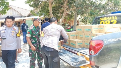 Dampak Krisis Air Bersih, Asosiasi Kepala Desa Bersama Jajaran Polsek Polres Nganjuk Salurkan Bantuan Air Minum Kemasan
