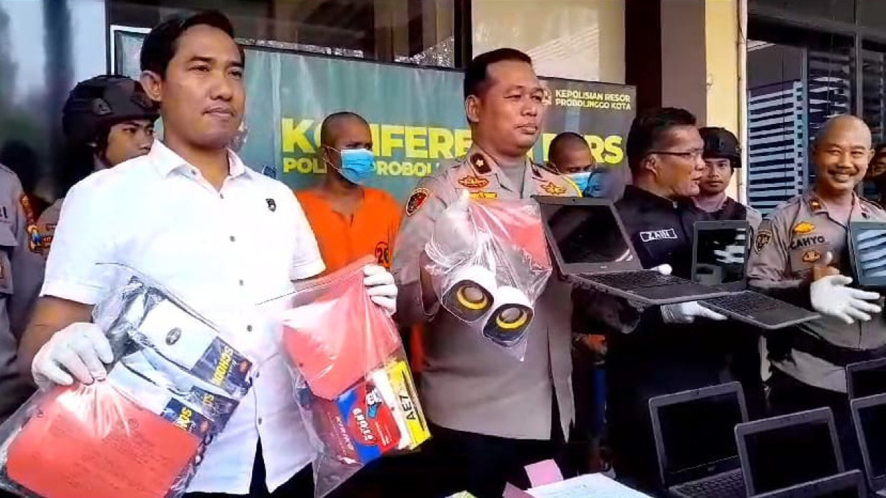 Sukses Ungkap Ratusan Kasus Kriminal, Kasat Reskrim Polres Probolinggo Kota Ditarik Ke Polda Jatim
            - galeri foto